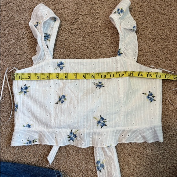 Kirious White Floral Eyelet Ruffle Strap Crop Top Size Medium - Picture 5 of 8